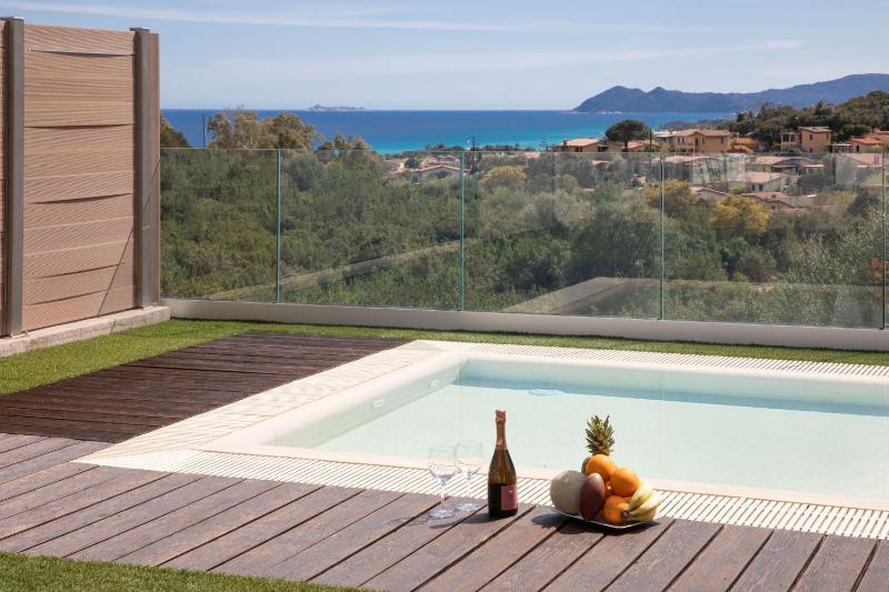 Aura Residence a Costa Rei - Oasi di Lusso con Piscina