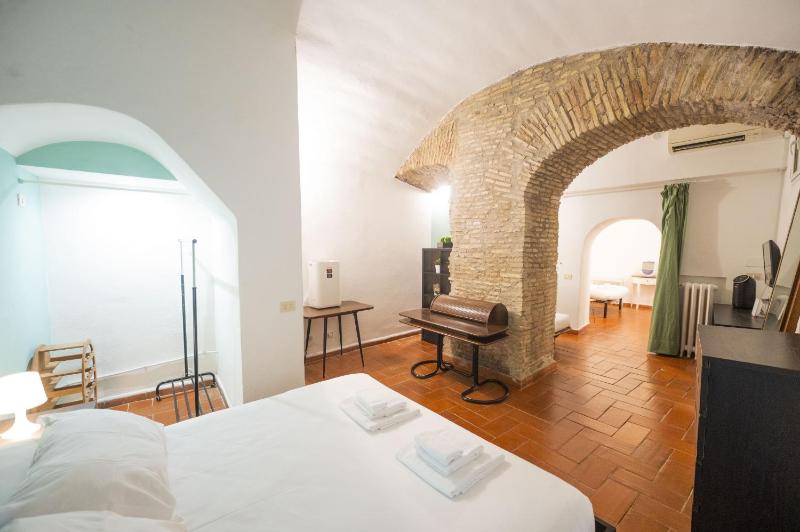 Цены на Campo de Fiori Grotto Apartment в Риме