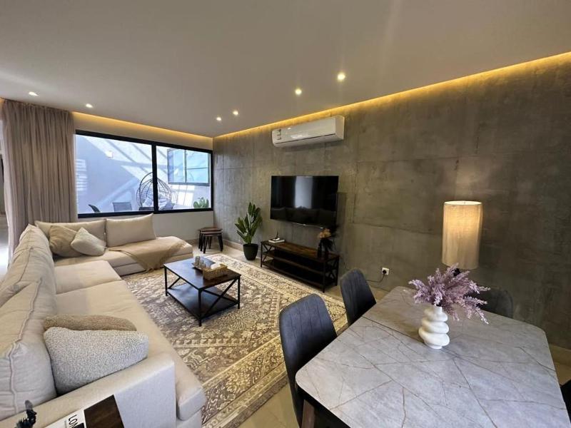 Self checkin - Cozy & luxury apartment — отель с удобным расположением в Рияде