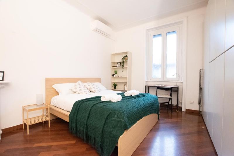 I Host Apartment - Bazzini 9 — отель с удобным расположением в Милане