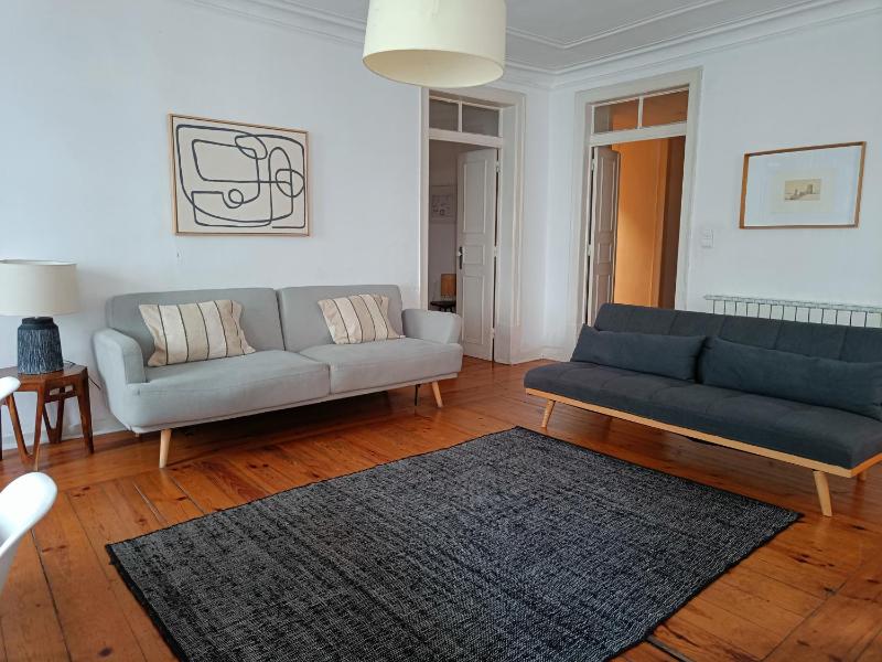 Цены на Stunning Apartment near Chiado в Лиссабоне