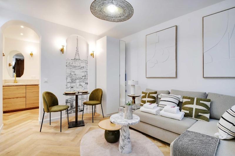 Cozy Studio in the Vibrant Heart of Paris — отель в Париже, Франция
