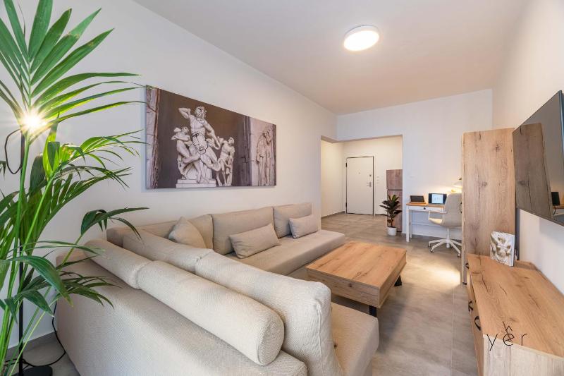 Modern Mythic Flat with Greek-Inspired Artistic — отель с удобным расположением в Афины