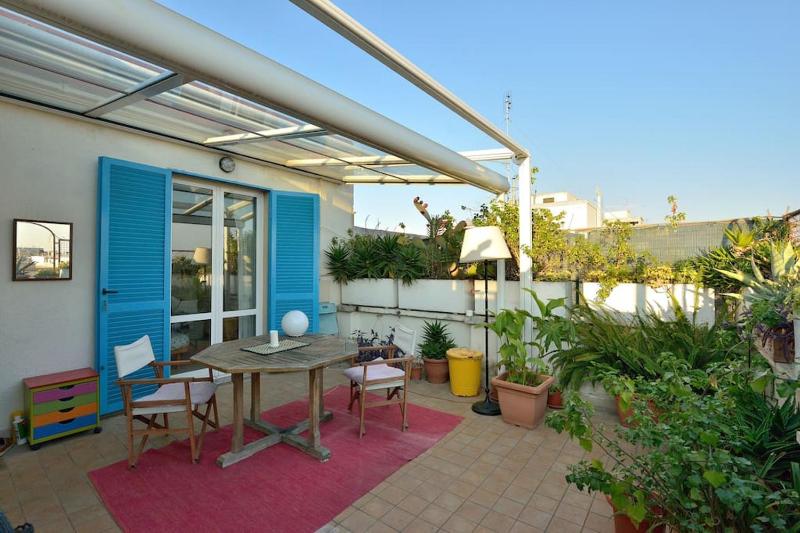 SUPER SUNNY PENTHOUSE WITH TERRACE — отель с удобствами в Риме