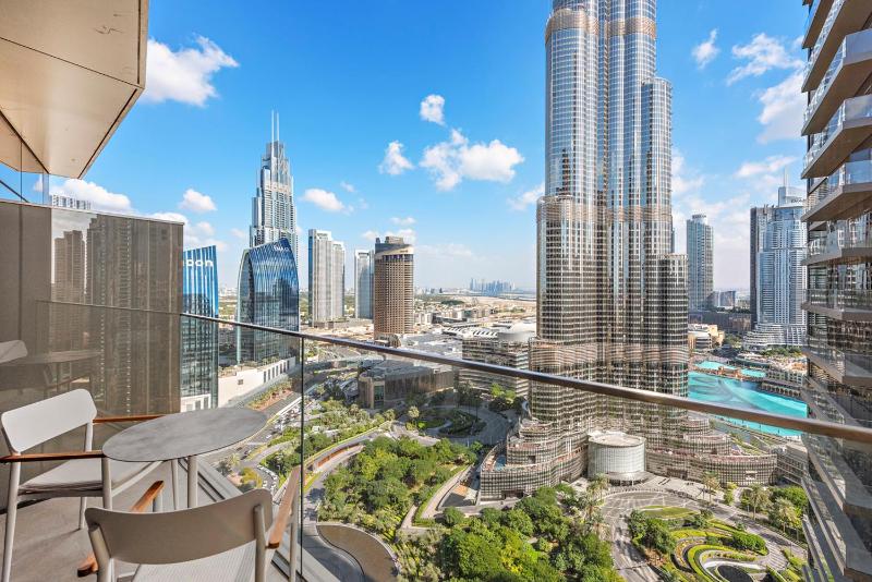 StoneTree - Luxurious 3 BR with Burj Khalifa View — комфортный отель в Дубае