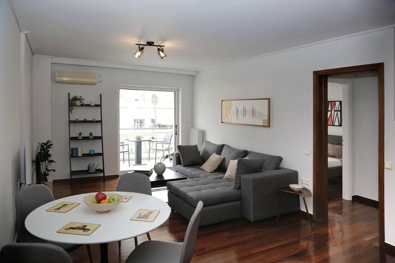 Цены на Charming apartment near center в Афины