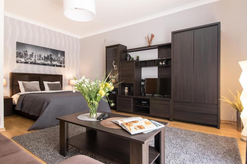 Modern Apartment at Classic Warsaw. Free parking. — отель в Варшаве, Польша