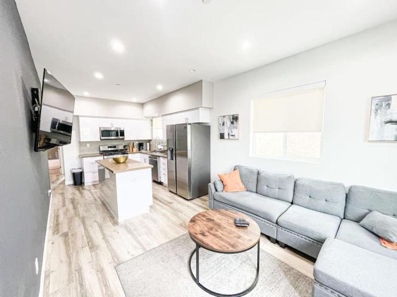 Цены на Ideal Townhouse in Mid City - CR1-CUL в Лос-Анджелесе