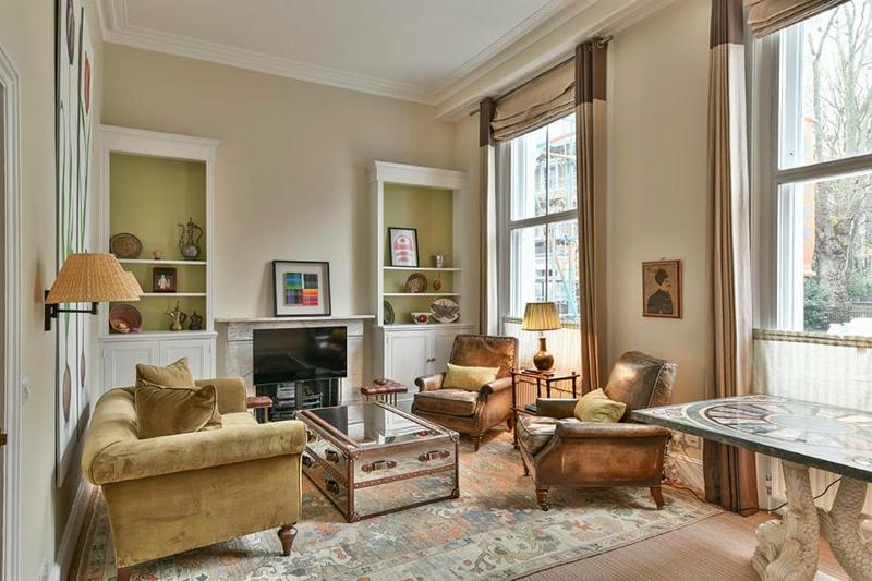 2BR high ceilings Chelsea apartment — отель с удобным расположением в Лондоне