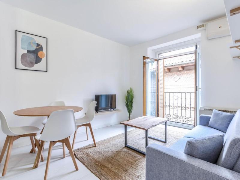 Цены на Apartamento cava baja в Мадриде