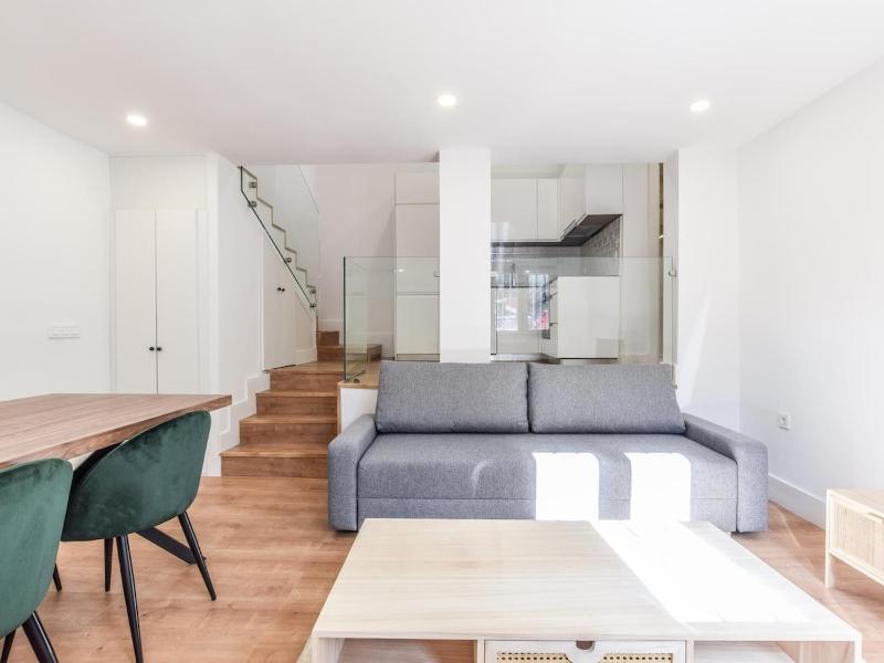 Apartamentos reformados en metro pacifico — отель в Мадриде, Испания