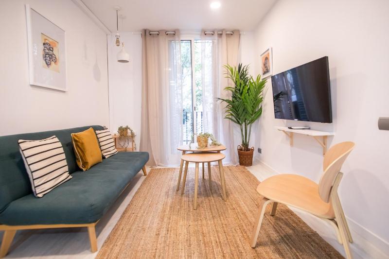 Цены на 22BLDG577 - New Super Bright apartment downtown в Барселоне