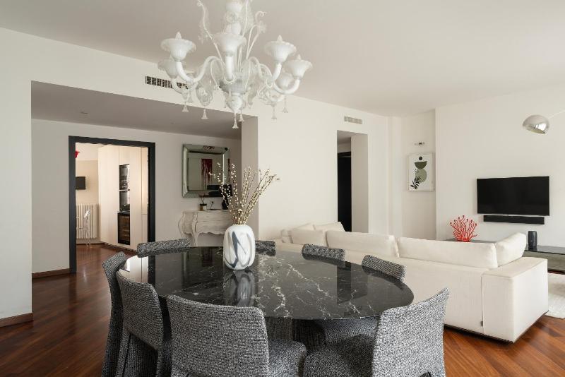 Santa Tecla Living Bronzetti 8 — комфортный отель в Милане