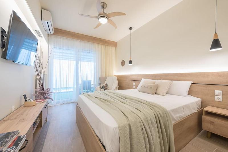 Цены на Stylish Suite in the Heart of Athens в Афины