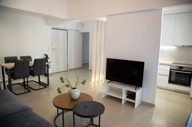 Large Flat with Terrace — отель с удобным расположением в Афины