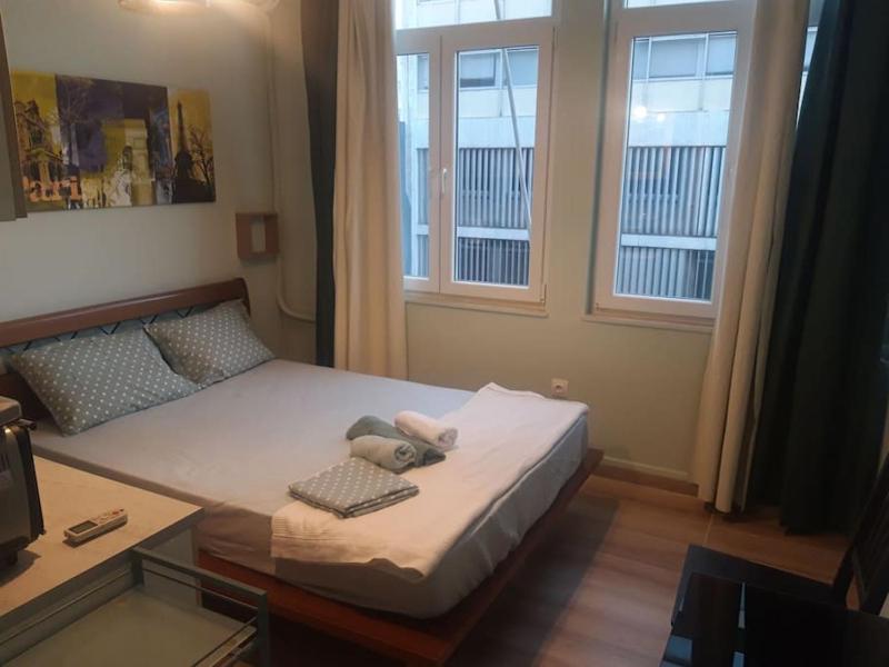Цены на Small apartment in the historical center в Афины