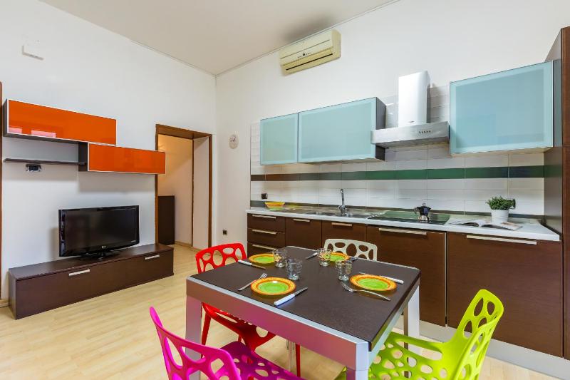 Al Borgo Orefici Apartment by Wonderful Italy — отель с удобным расположением в Неаполе
