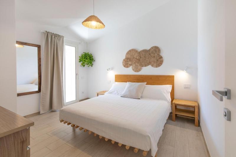 Aura Residence a Costa Rei - Oasi di Lusso con Piscina