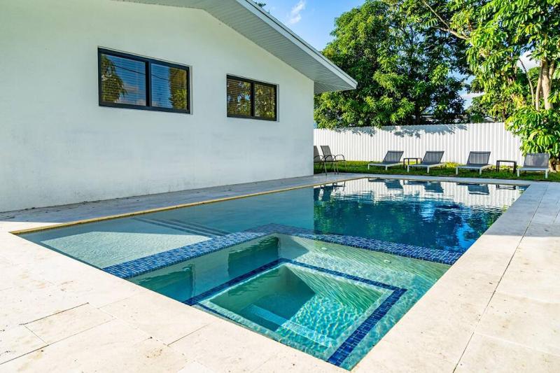 Modern Home, Heated Pool Hot-Tub, 12min to Ocean — отель в Майами, Соединенные Штаты Америки