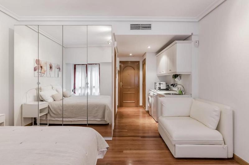 Beautiful studio near plaza espana malasana LIM1 — отель в Мадриде, Испания