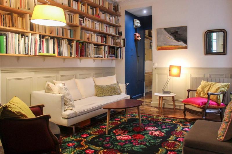 Charming 49 m love cocoon in Paris 12th — отель с удобным расположением в Париже