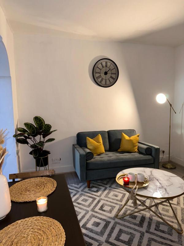 Artistic Two bedroom apartment — отель с удобствами в Лондоне