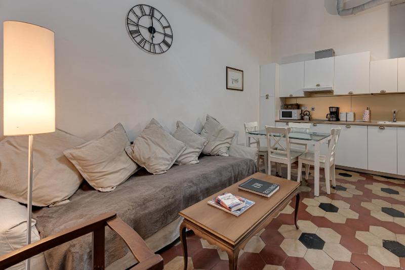 Eclectic Apartment in Santa Croce — забронировать отель в Флоренции