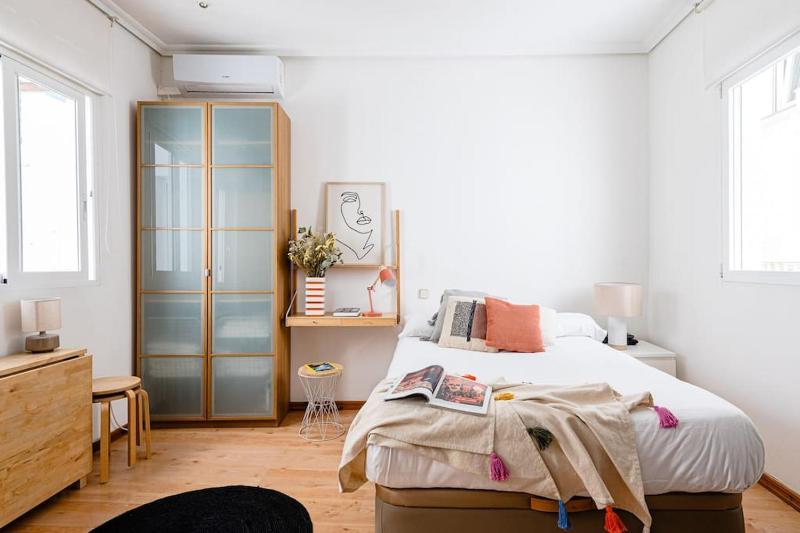 Cozy studio in Lavapies-Torr — забронировать отель в Мадриде