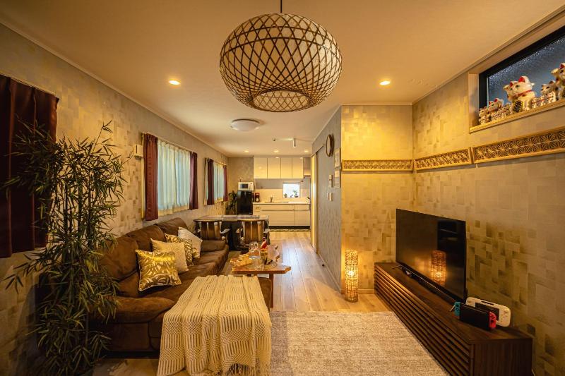 CuteFamilyHouse! 8min Shinjuku 5minJR 3minSubway Cozy,Quiet KidsFree Under6yrs — отель с удобным расположением в Токио