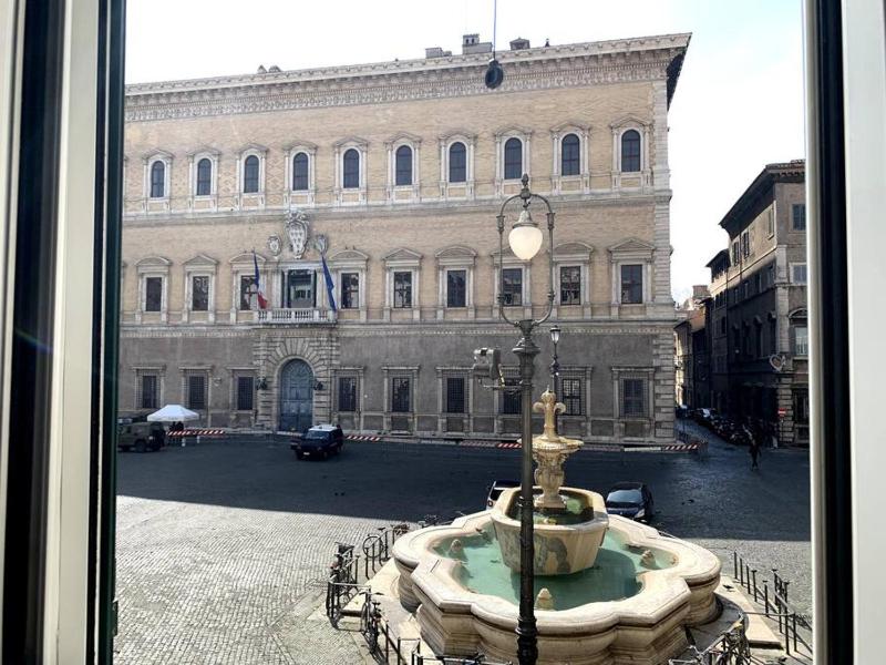Casa Cristina in Piazza Farnese — отель с удобным расположением в Риме