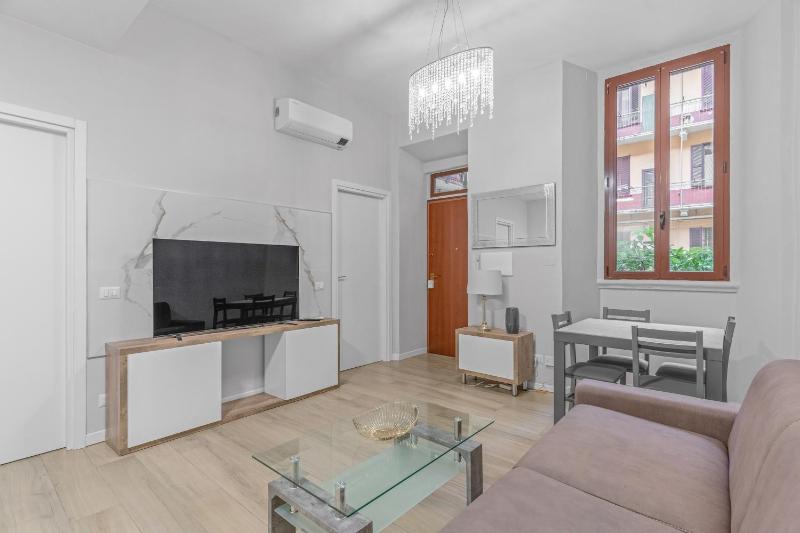 Цены на [10 minuti dal Duomo] Exclusive Apartment в Милане