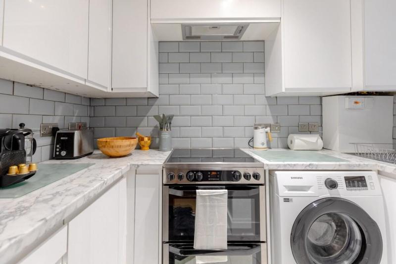 Цены на Central & Stylish 1BD Flat - 8mins to Greenwich! в Лондоне