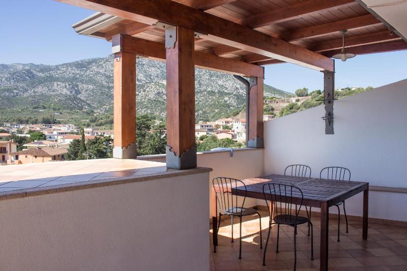 Residenze Branca III a Orosei - Ampio appartamento con patio