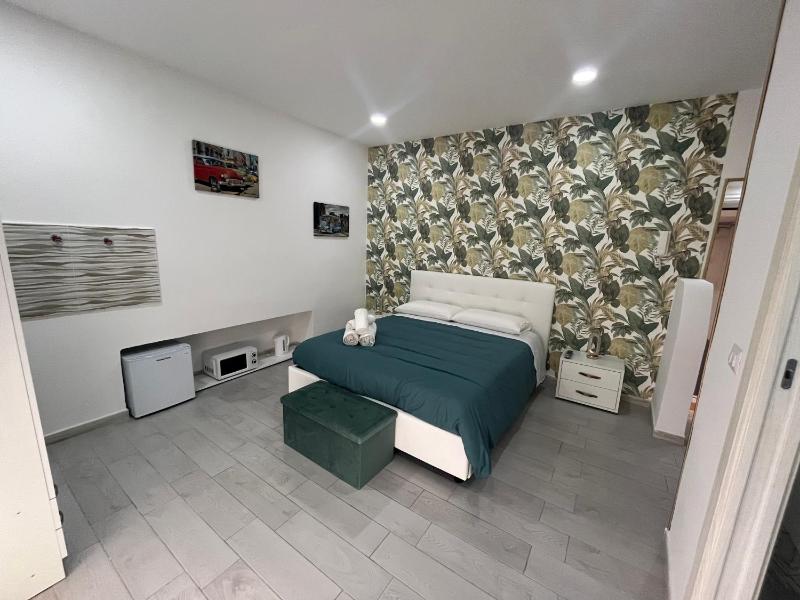 Casa Guerra 2 — забронировать отель в Неаполе