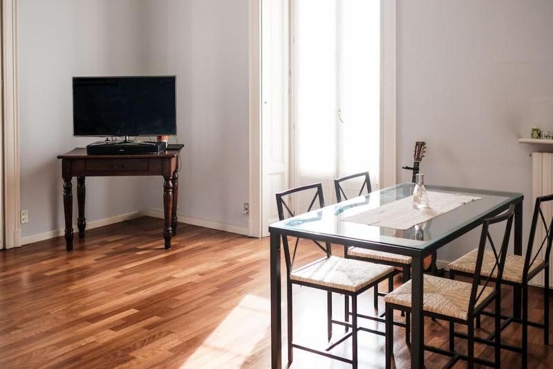 Mysa Properties - Romantico bilocale vicino a Corso Plebisciti — отель с удобствами в Милане