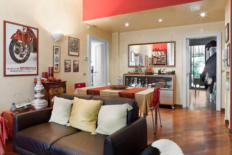 Apartment with terrace in central Milan — забронировать отель в Милане