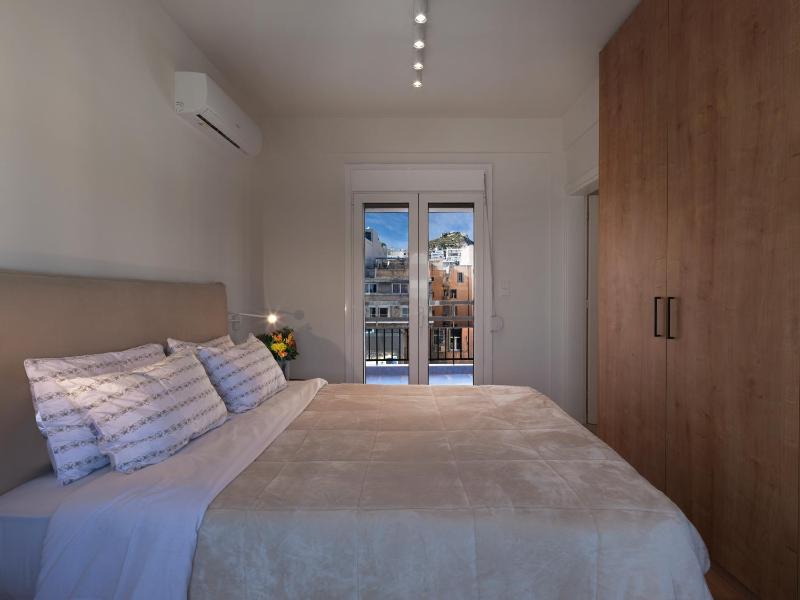 KOLONAKI COZY PENTHOUSE — отель с удобным расположением в Афины