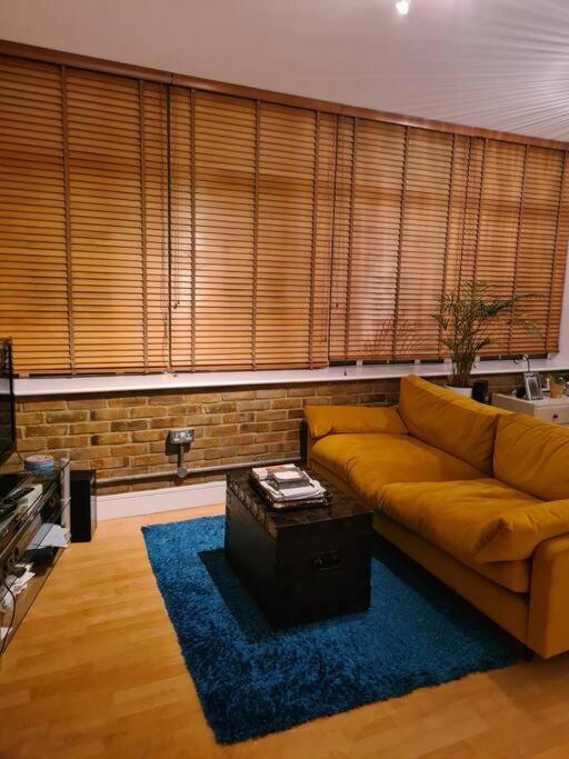 Whole Flat, Centrally Located, Light & Airy — забронировать отель в Лондоне