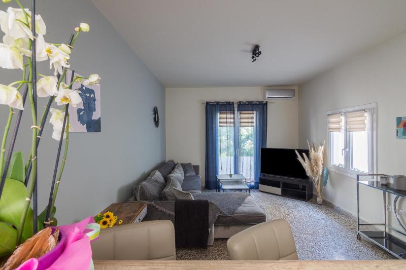 Renovated Panorama Loft: Athens Terrace Gem — отель с удобным расположением в Афины