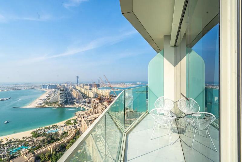 Elevated 1BR Sea, Dubai Eye & Palm Views — отель с удобствами в Дубае
