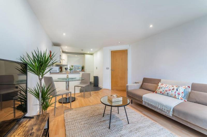 Cosy apartment 15 minutes from Oxford Circus-Soho — забронировать отель в Лондоне