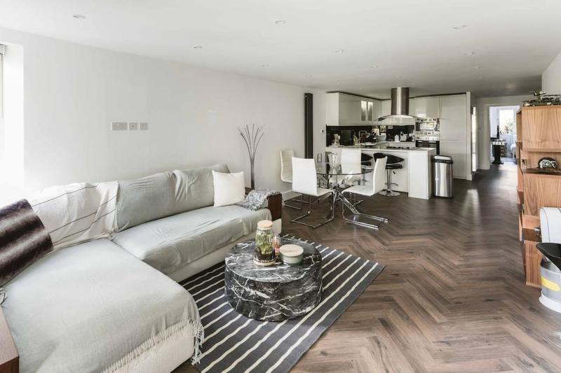Цены на Stunning 2BD Apartment in Maida Vale в Лондоне