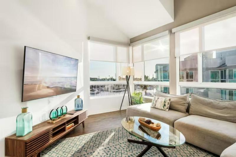 Exquisite 3Level Penthouse Secluded Rooftop Pool — отель с удобствами в Лос-Анджелесе