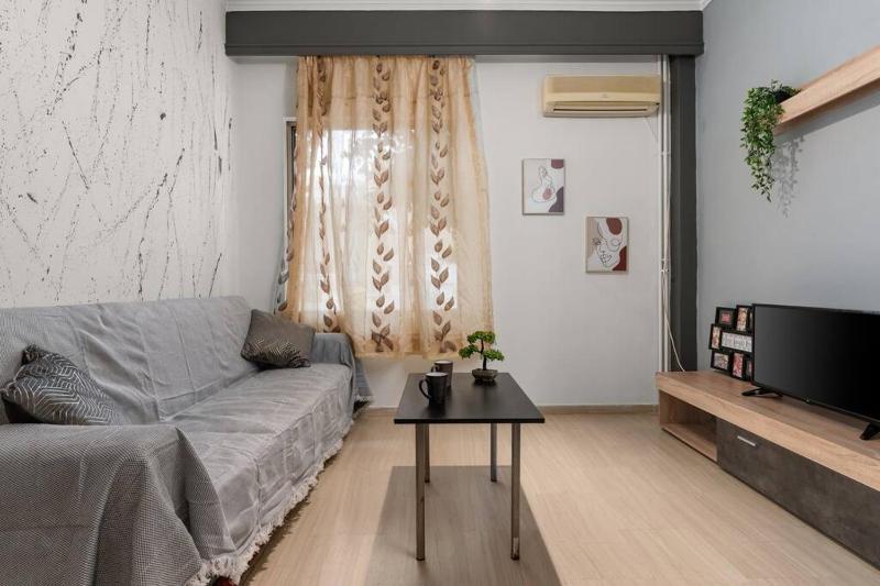 Ralia's house 40m from metro station Agia Varvara — забронировать отель в Афины