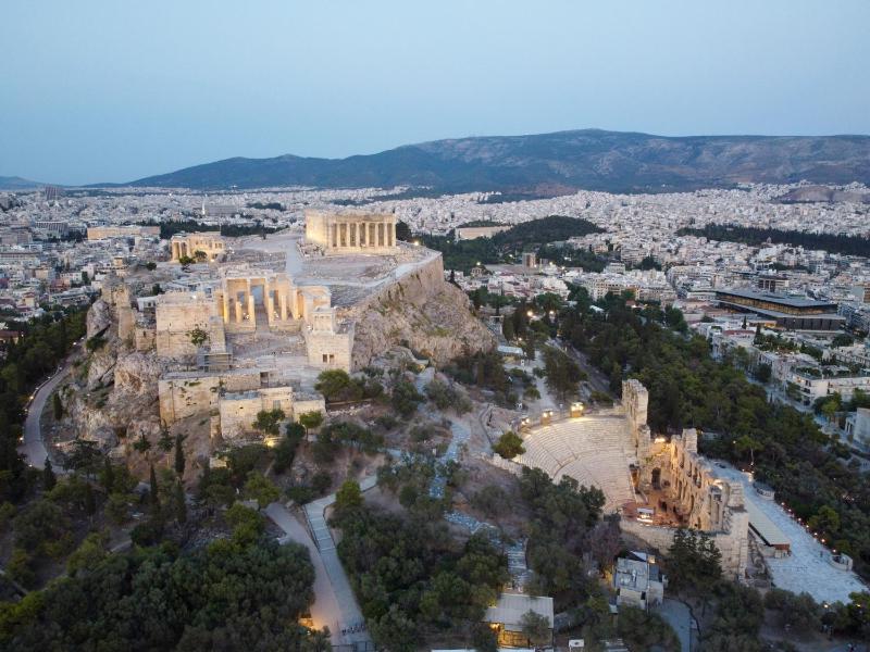 Цены на Acropolis Heart 2 Bdr with 2 attached bathrooms next to the site в Афины