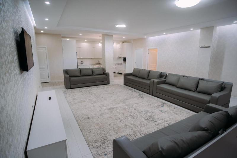 Цены на ZK Keremet 4 komnatnaa apartament в Алматы