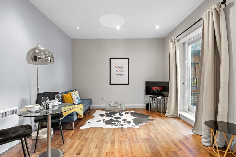 Notting Hill: Stylish 1BR with Terrace - Suite Inn — отель с удобным расположением в Лондоне