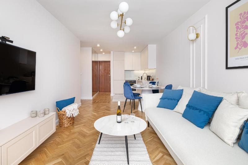 Цены на ECRU BOHO LIVING WITH CITY VIEW в Варшаве
