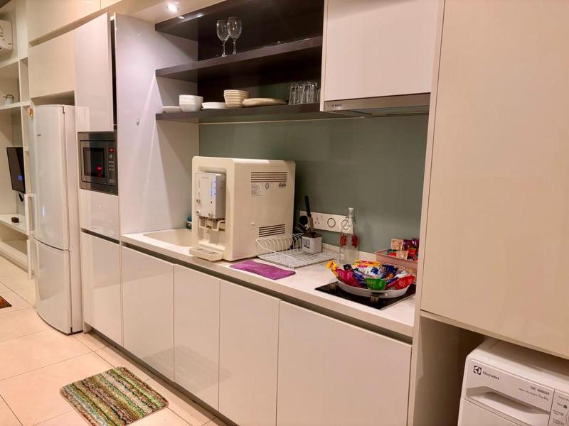 Suites by Home 4 All — отель в Куала-Лумпуре, Малайзия