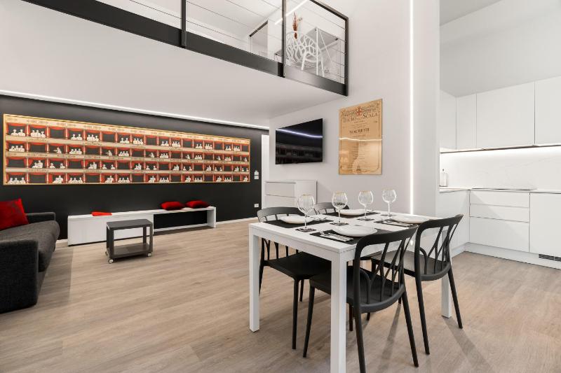 Modern Quiet Super Central Luxury Apartment — комфортный отель в Милане